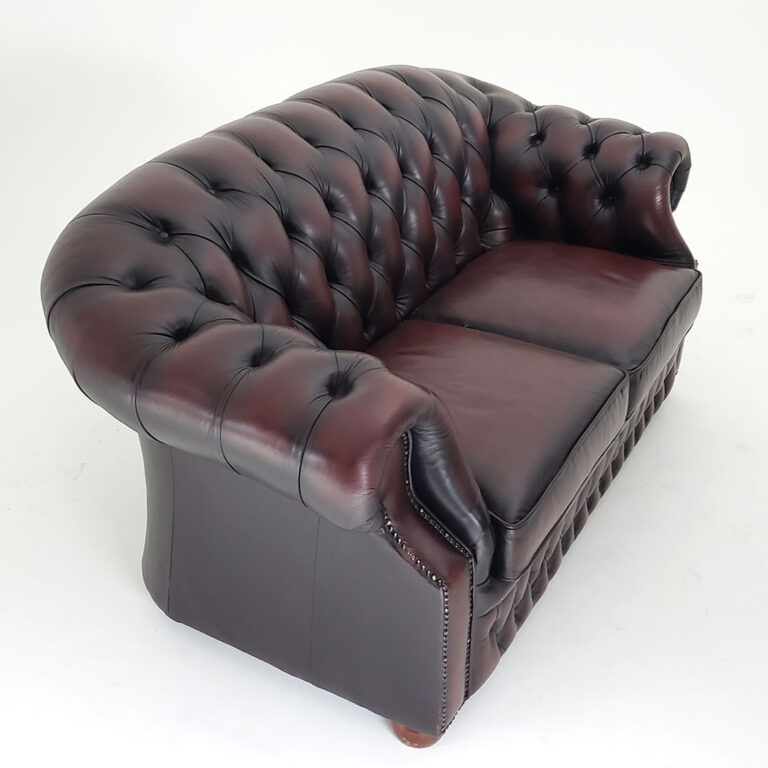 小道具：チェスターフィールドソファ・２人掛け